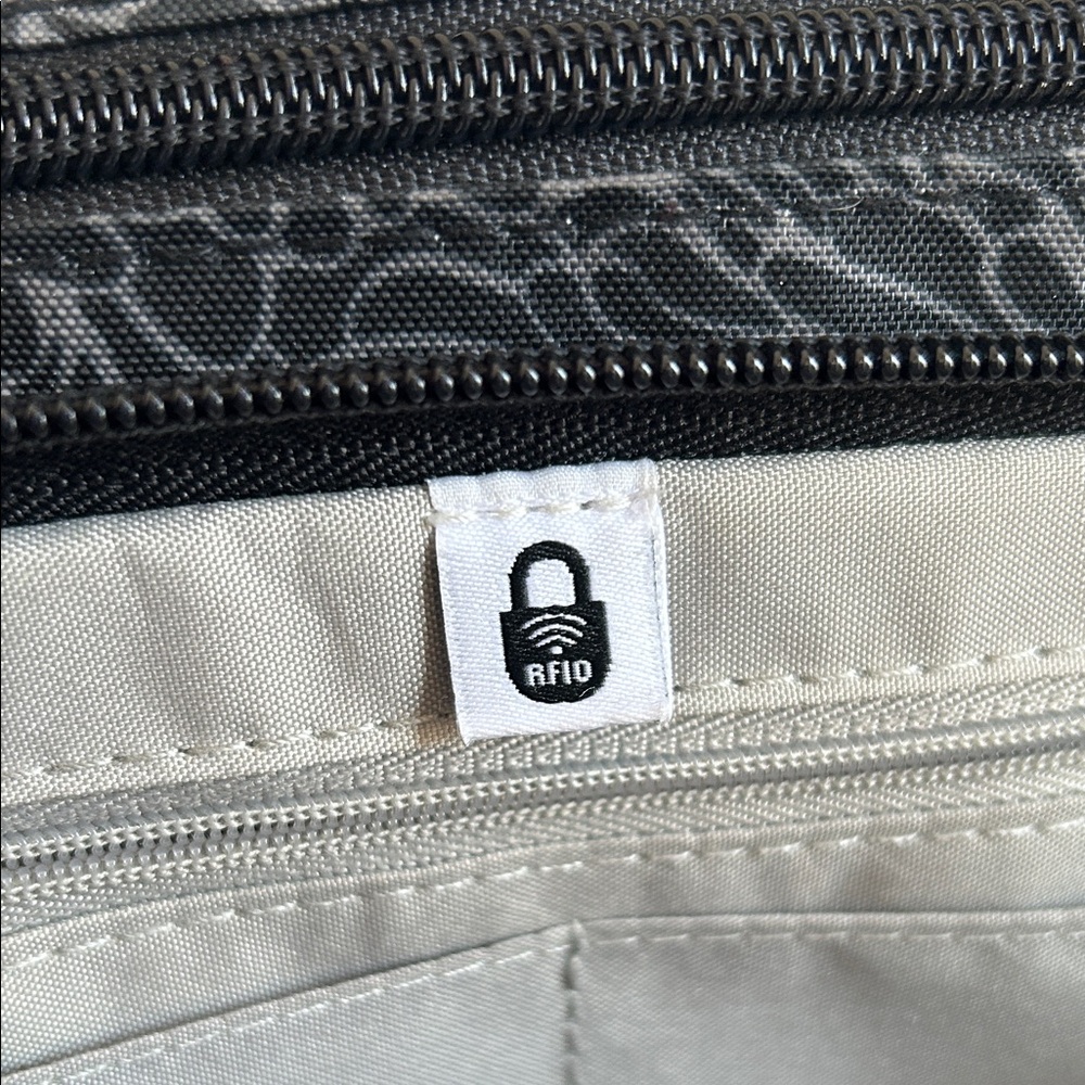 Baggallini Rfid Protected Patterned Crossbody Bag - image 3